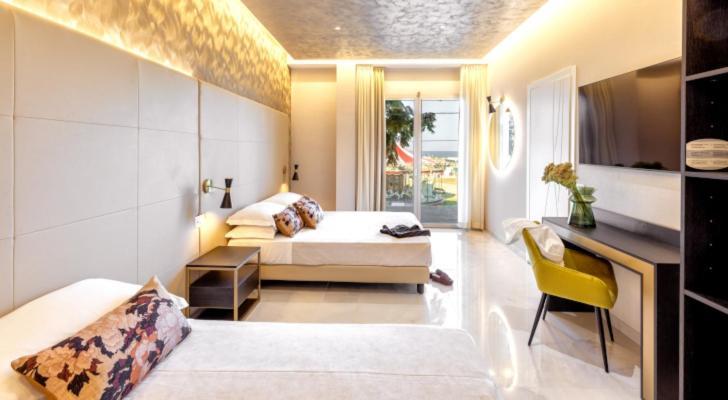 Hotel Mondial Rimini Exterior photo