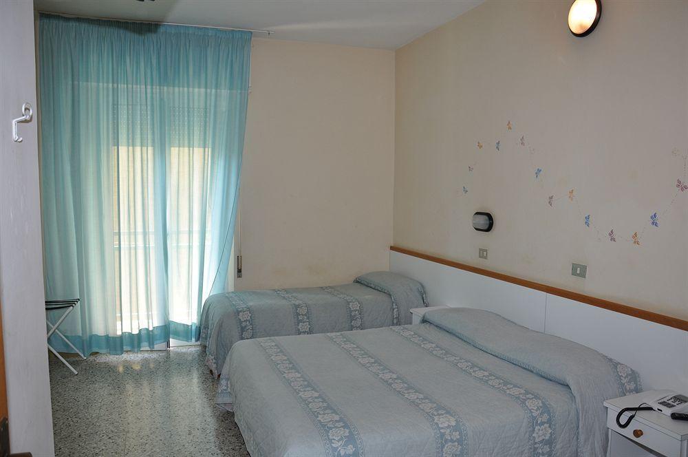 Hotel Mondial Rimini Exterior photo